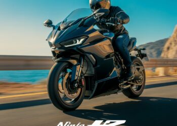 Sleek Kawasaki Ninja H2 side view highlighting aerodynamic design and key Ninja H2 features.