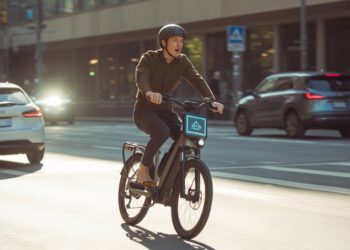 Rider losing e-bike power during acceleration at traffic light.